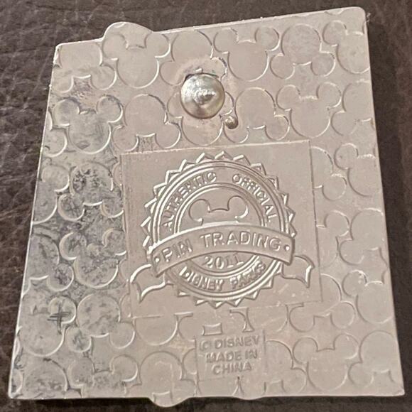 ⭐️ Disney Classic Minnie Mouse Pink Polka Dot Bow Trading Pin Disneyland Unisex - Picture 3 of 3